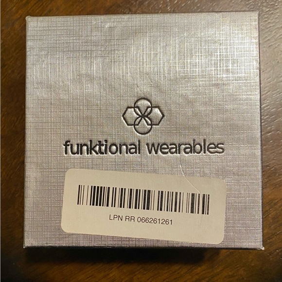 Fitbit Fitness Tracker Bracelet! 🏃♀️ Brand New (Rose Gold) - Picture 13 of 13